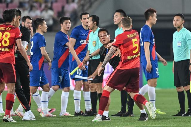 中国足球第一人！董路足球小将李昊炎签约巴萨拉玛西亚青训